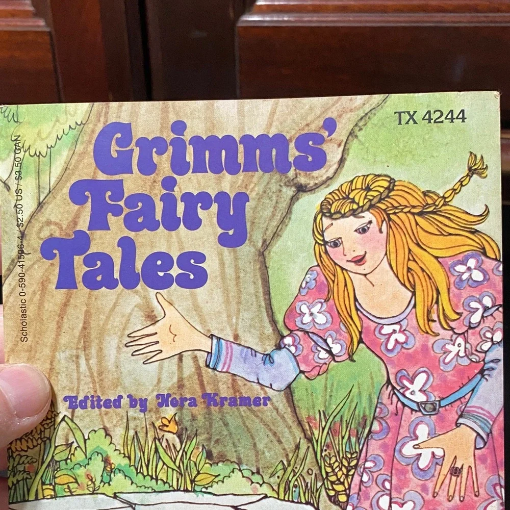Vintage 1977 volume of Grinms’ Fairy Tales book